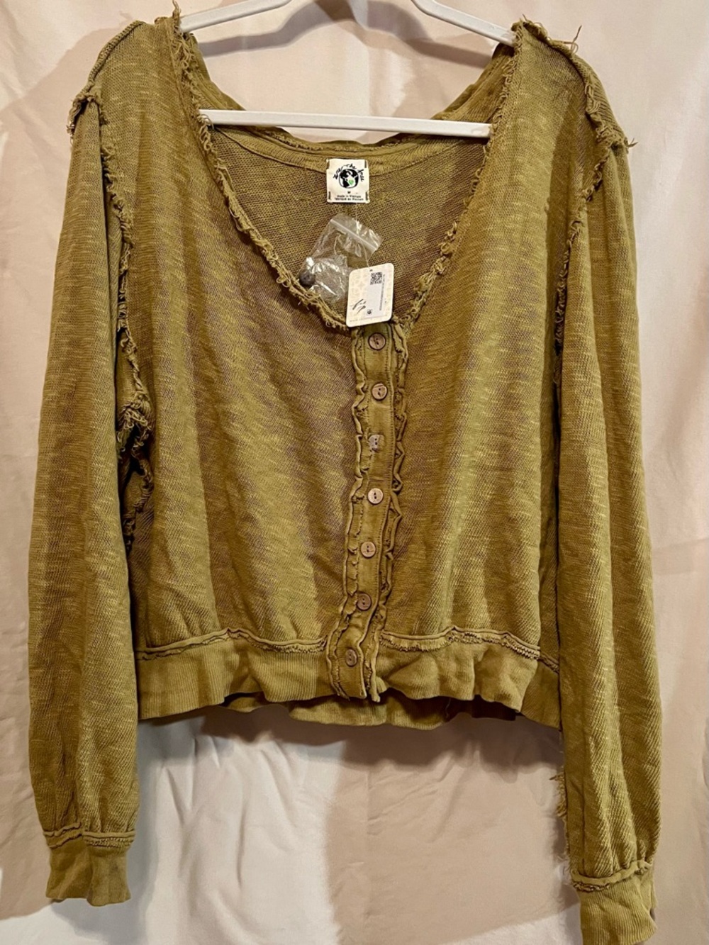 NWT- We The Free- Free People- Frayed Hem Olive Button-Front Women’s Top Size M - Picture 2 of 10